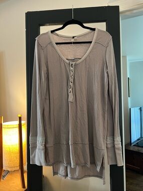 We The Free Women’s Long Sleeve Henley Top Tunic in Light Gray